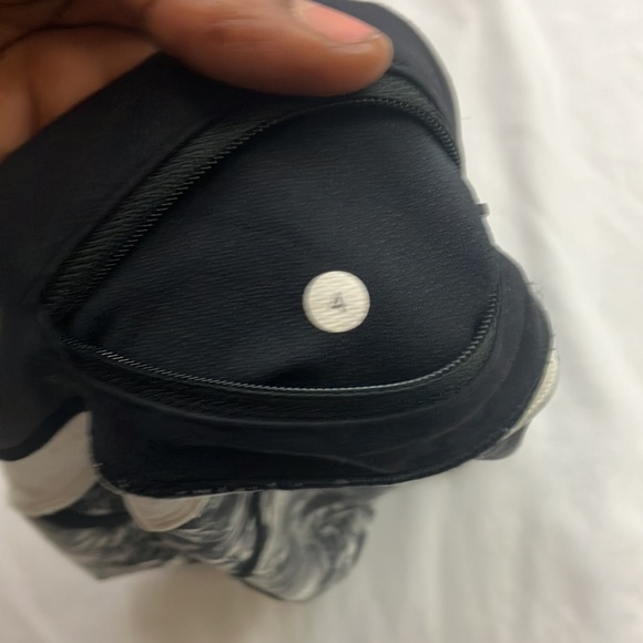 Lulu Lemon flowabunga floral cropped athletic leggings size 4 - Picture 9 of 9